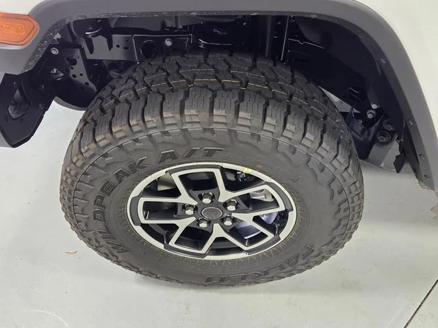 New 2026 Bright White Clear-Coat Exterior Paint Jeep Rubicon X image 15