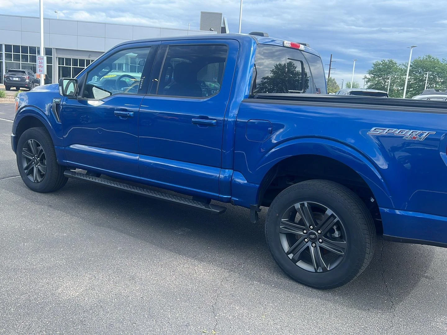 Used 2023 Atlas Blue Ford XLT image 9