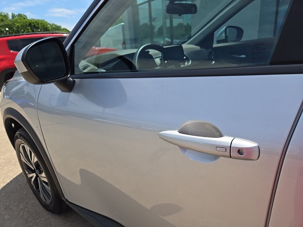 Used 2023 Silver Nissan SV image 27