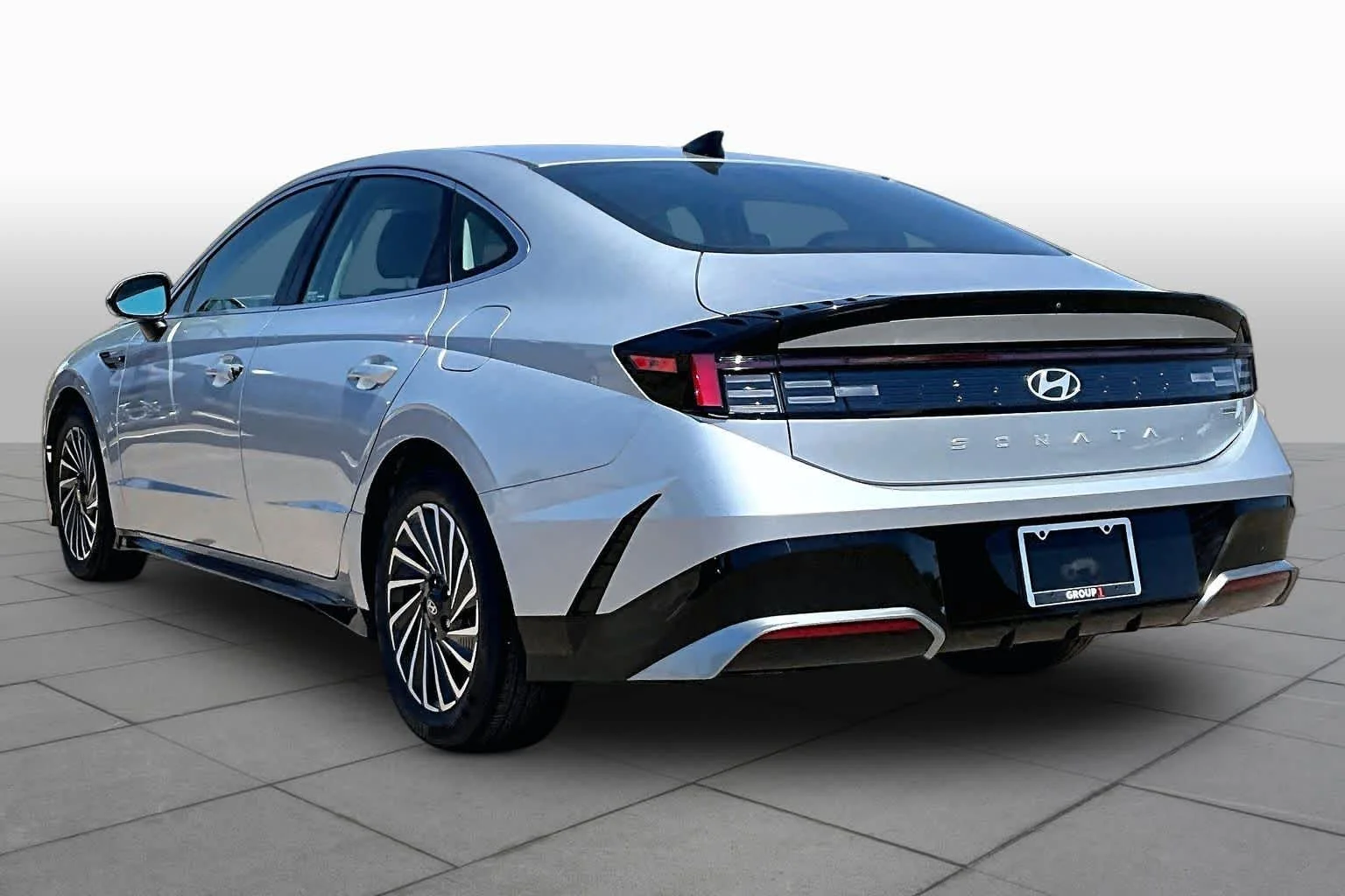 Used 2024 Aero Silver Hyundai SEL image 12