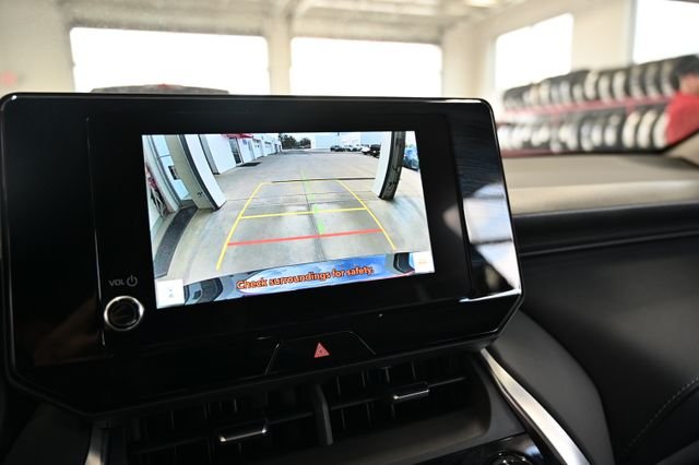 2023 Toyota Venza LE - Photo 16