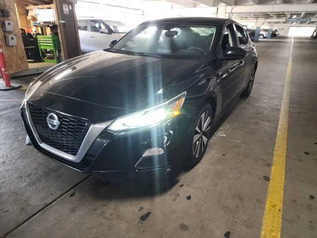 Used 2022 Black Nissan 2.5 SV image 5