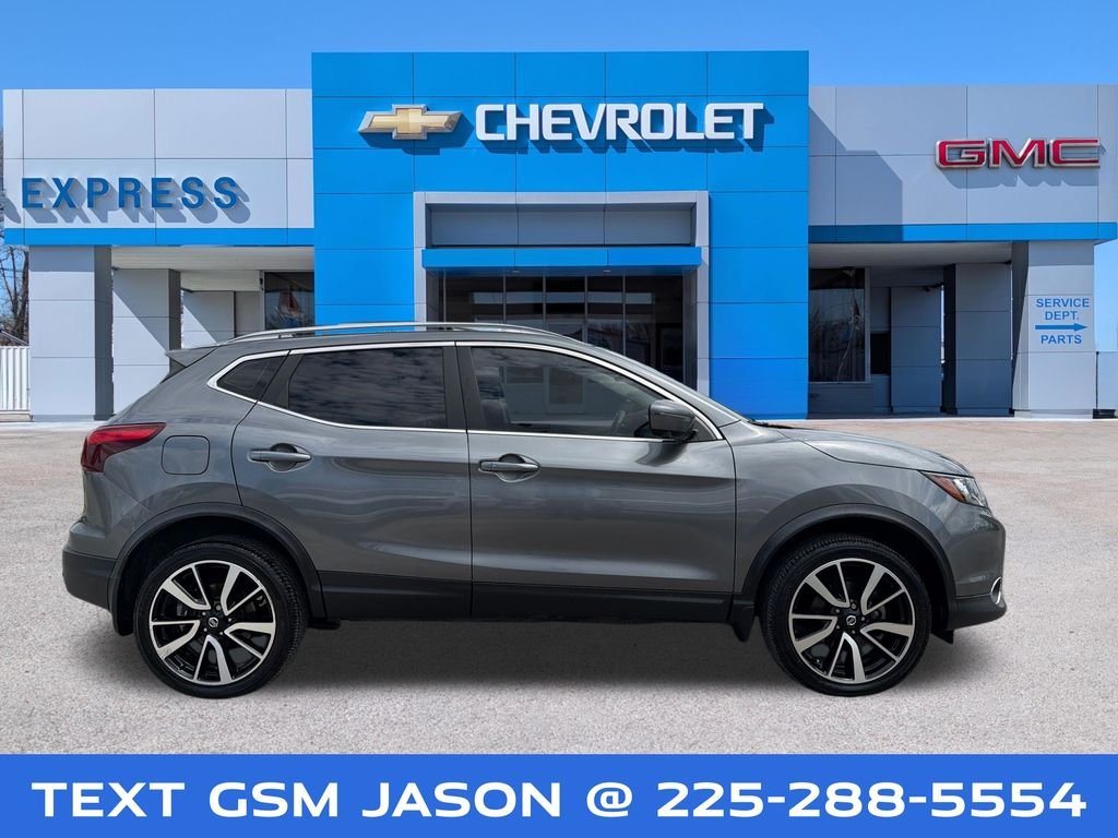 Used 2019 Gray Nissan SL image 2