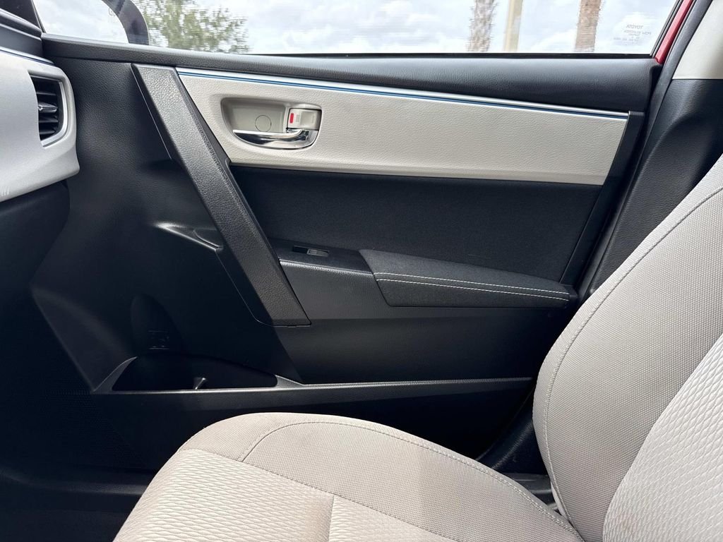 Used 2014 Red Toyota LE image 26