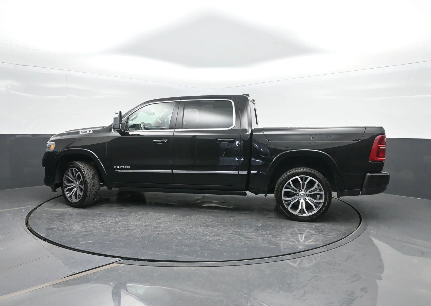 Used 2025 Diamond Black Crystal Pearlcoat Ram Tungsten image 43