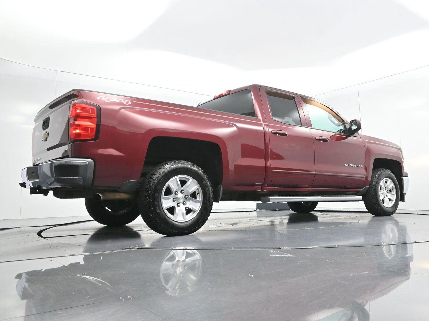 Used 2015 DEEP RUBY METALLIC Chevrolet LT image 44