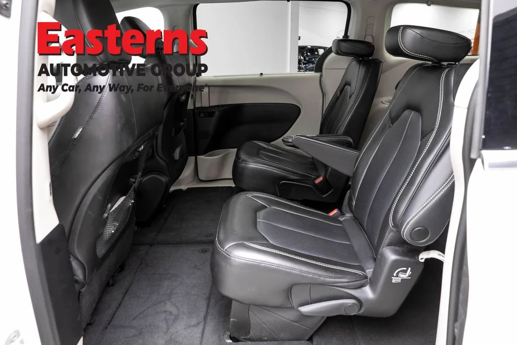 Used 2023 White Chrysler Touring L image 22