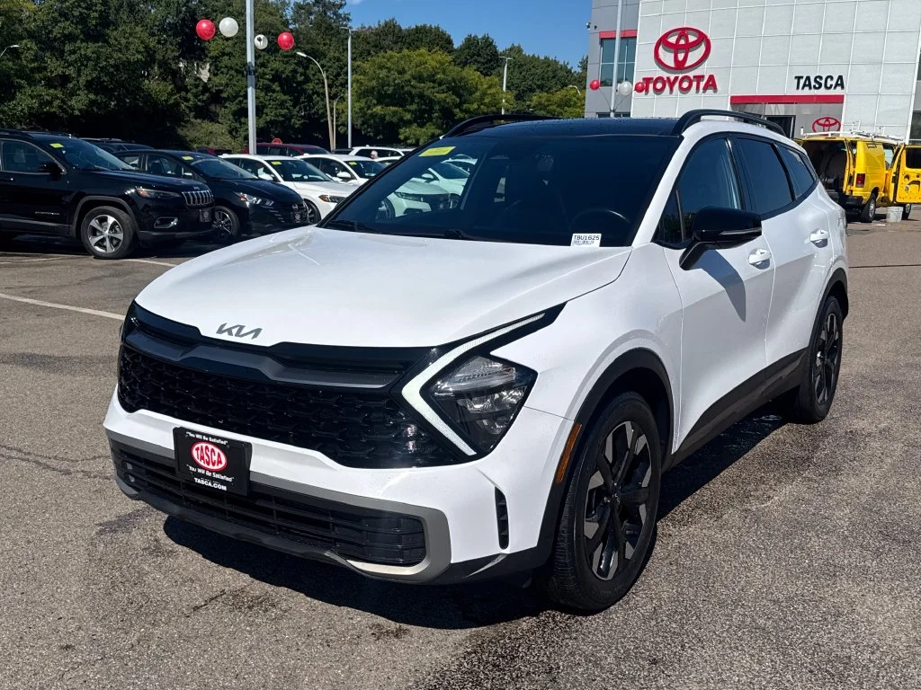 Used 2023 White Kia X-Line image 3