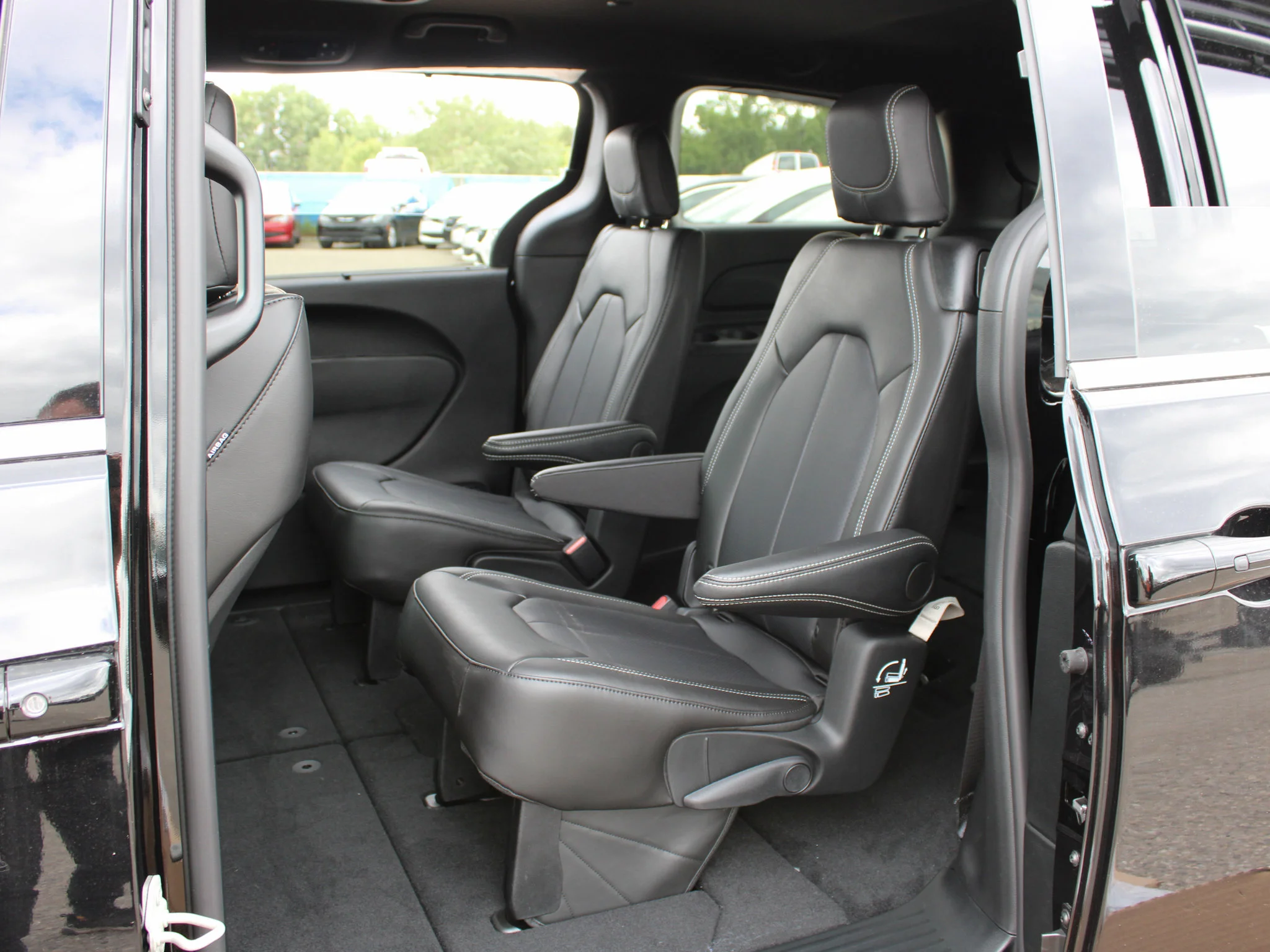 Used 2025 Black Chrysler SXT*, Heated Leather, Remote Start, Lane Departure Warning image 9