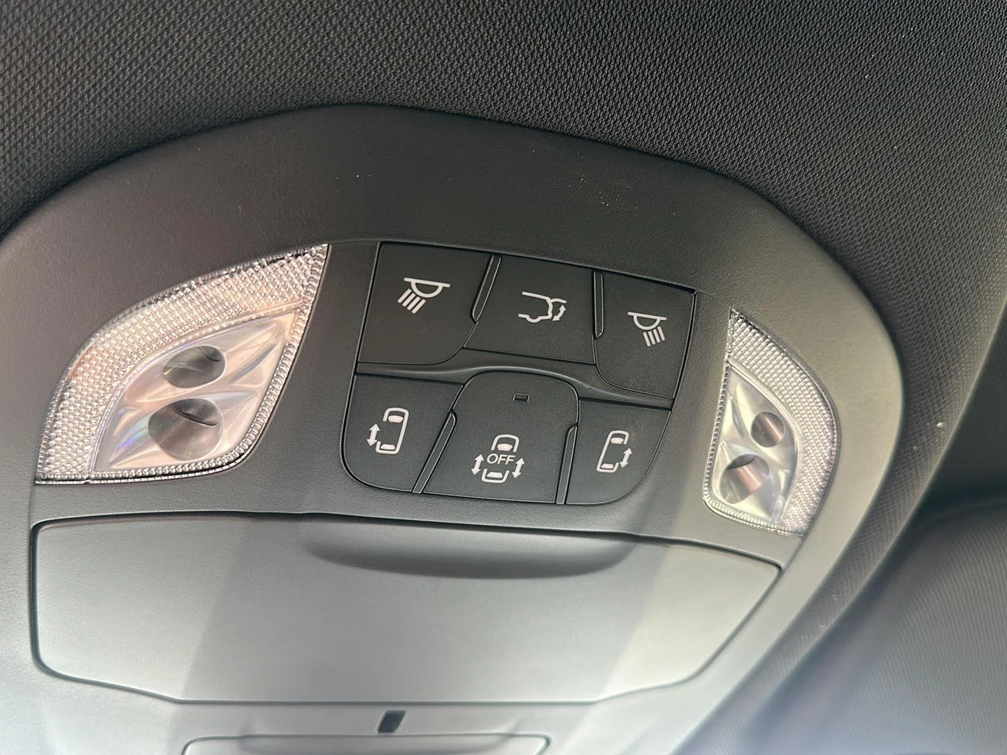 New 2027 Diamond Black Crystal Pearlcoat Chrysler Select image 27