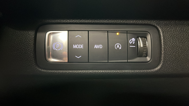 Used 2024 Summit White Chevrolet Z71 image 34