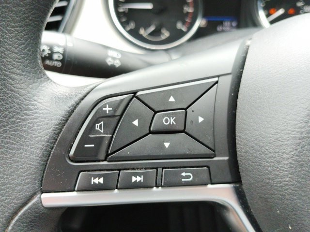 Used 2020 Silver Nissan SV image 26