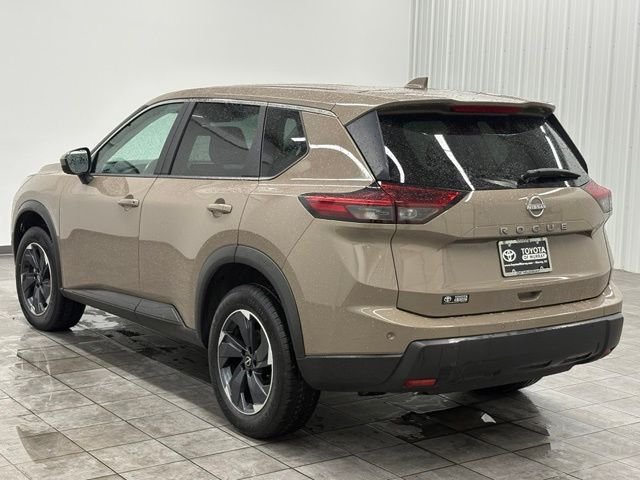 Used 2025 Beige/tan Nissan SV image 4