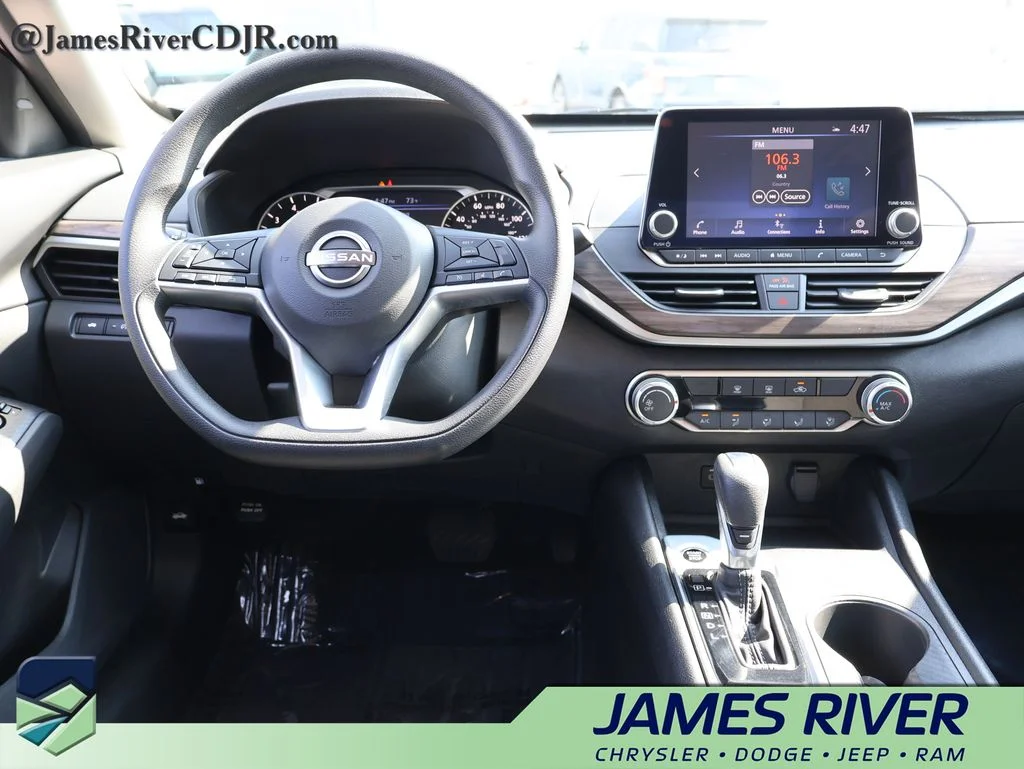 Used 2025 Red Nissan 2.5 SV image 18