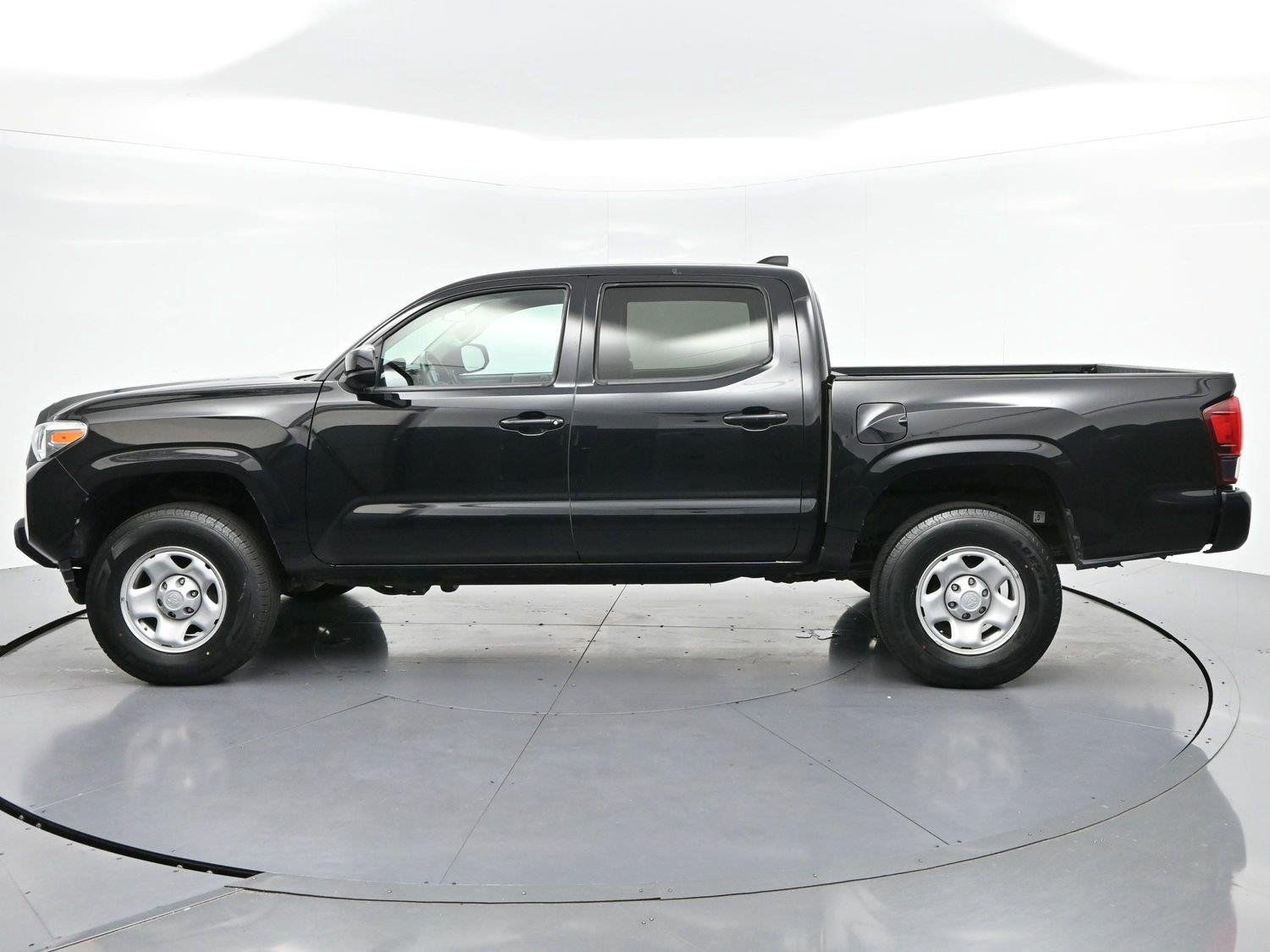 Used 2022 Midnight Black Metallic Toyota SR image 4