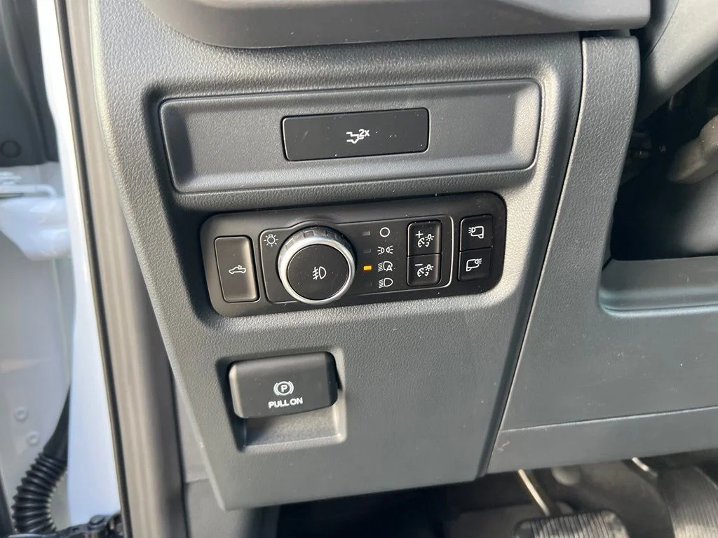 New 2026 Oxford White Ford XLT image 10