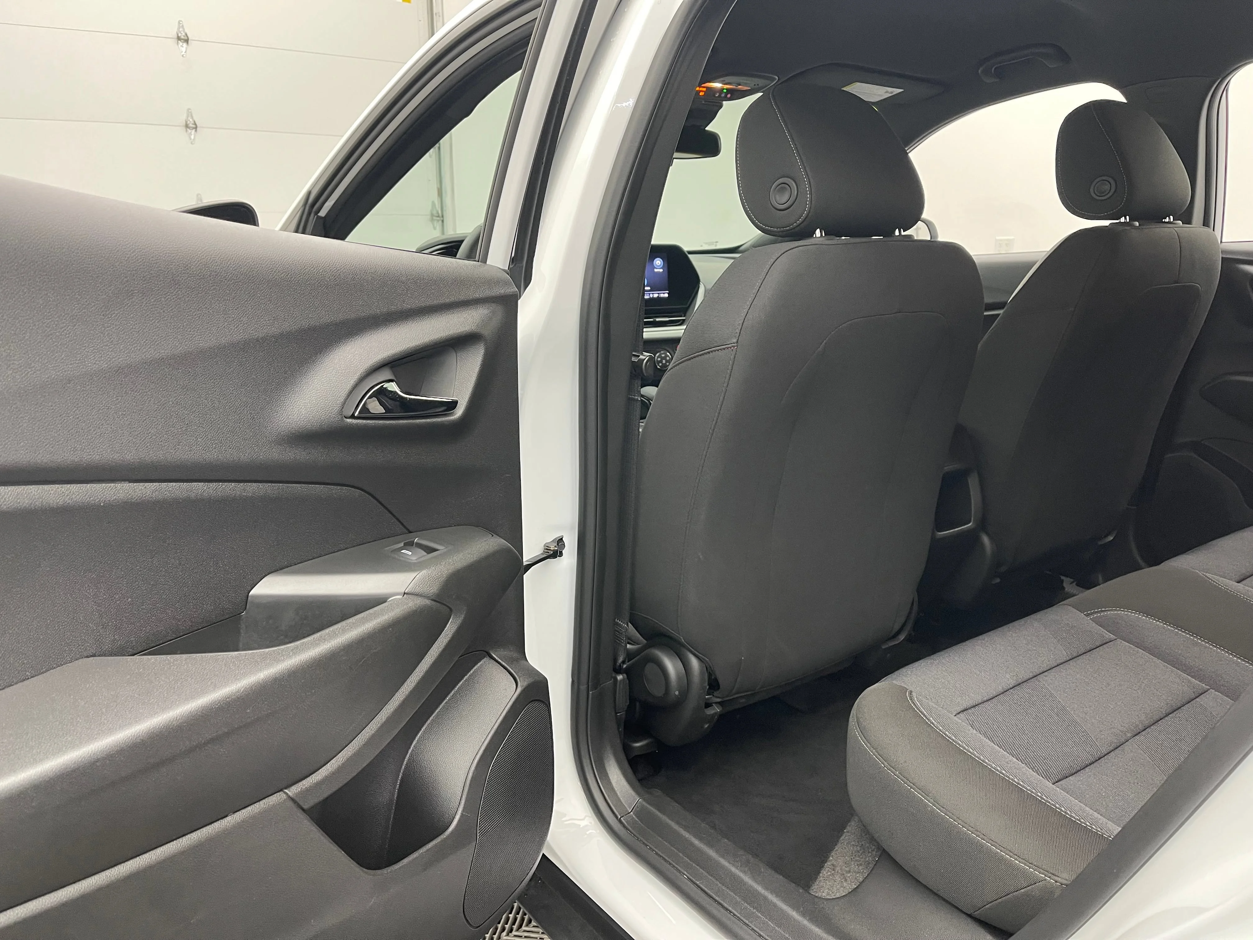 Used 2024 Summit White Chevrolet 1RS image 35