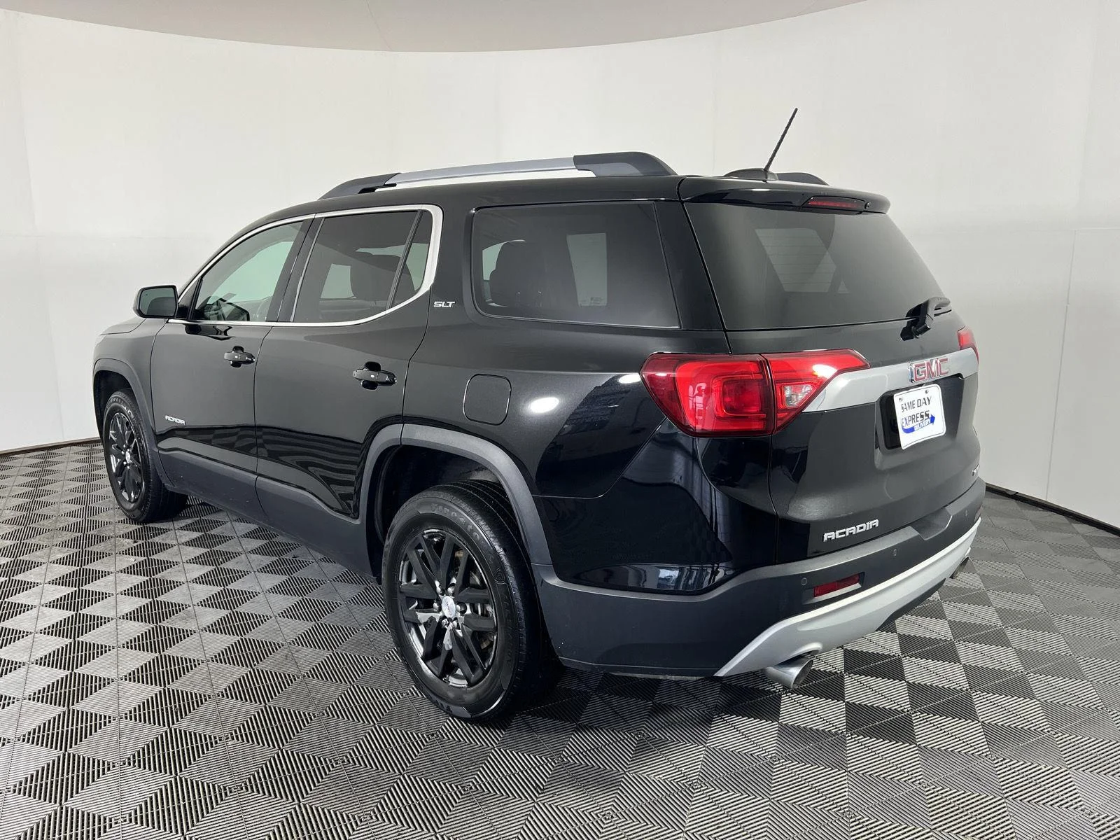 Used 2019 Ebony Twilight Metallic GMC SLT image 5