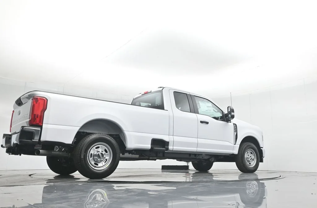 New 2026 Oxford White Ford XL image 50