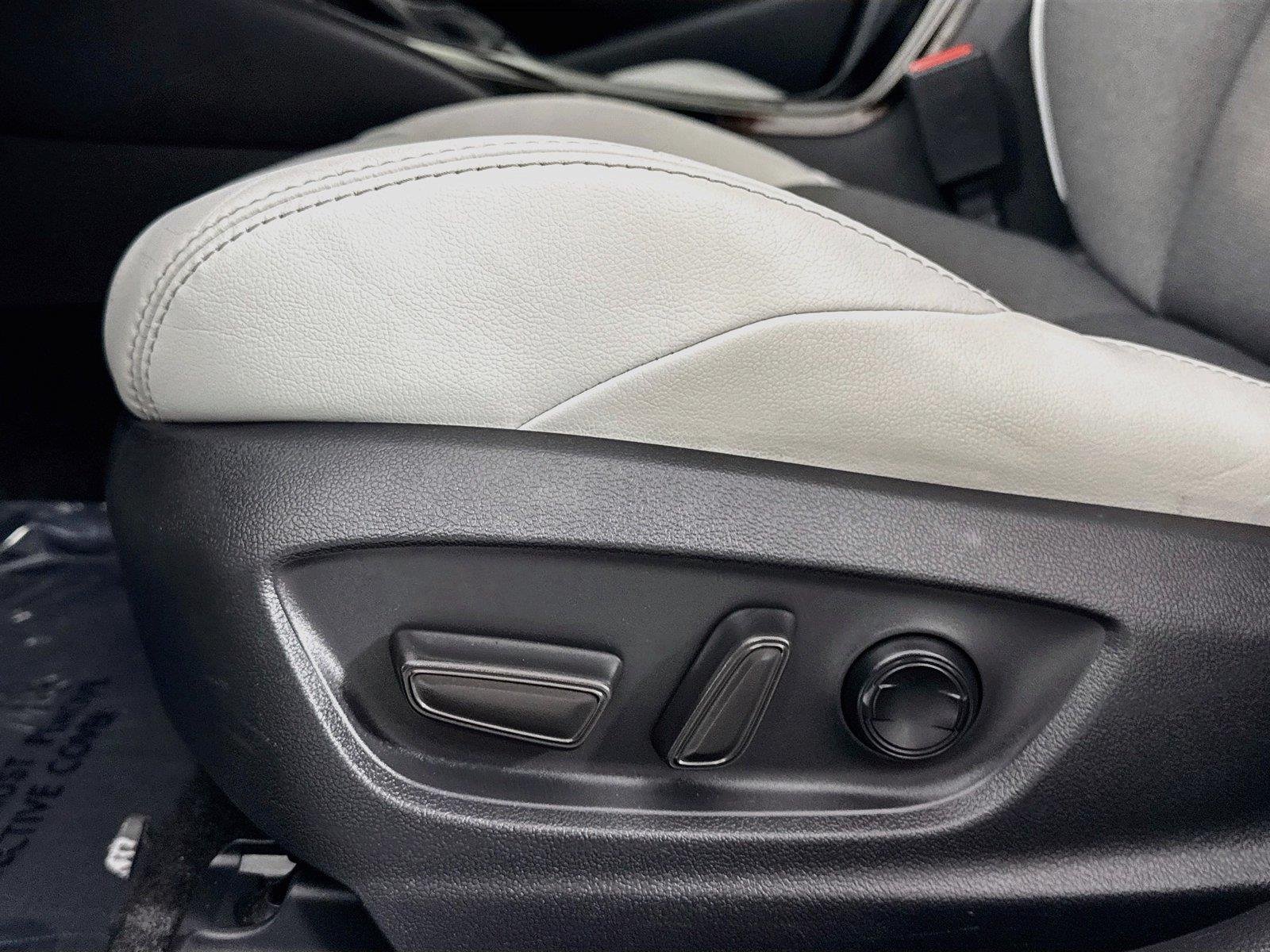 Used 2024 Wind Chill Pearl Toyota XSE image 29