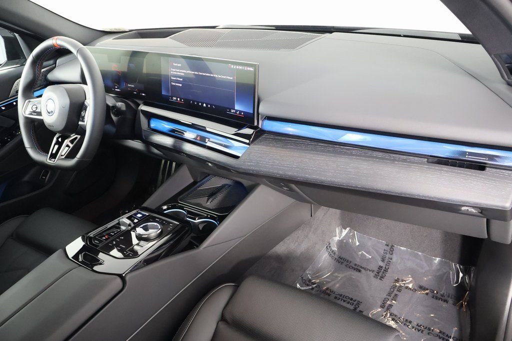 2025 BMW i5 M60 - Photo 9