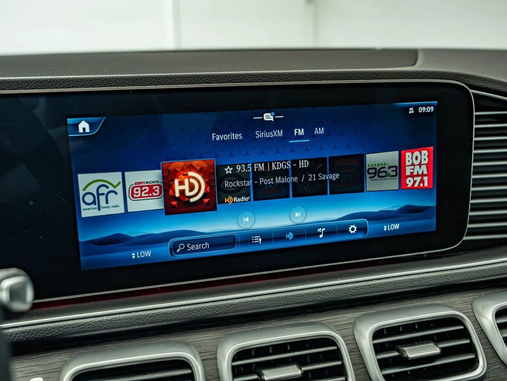 Used 2025 Obsidian Black Metallic Mercedes-Benz GLE 350 image 26