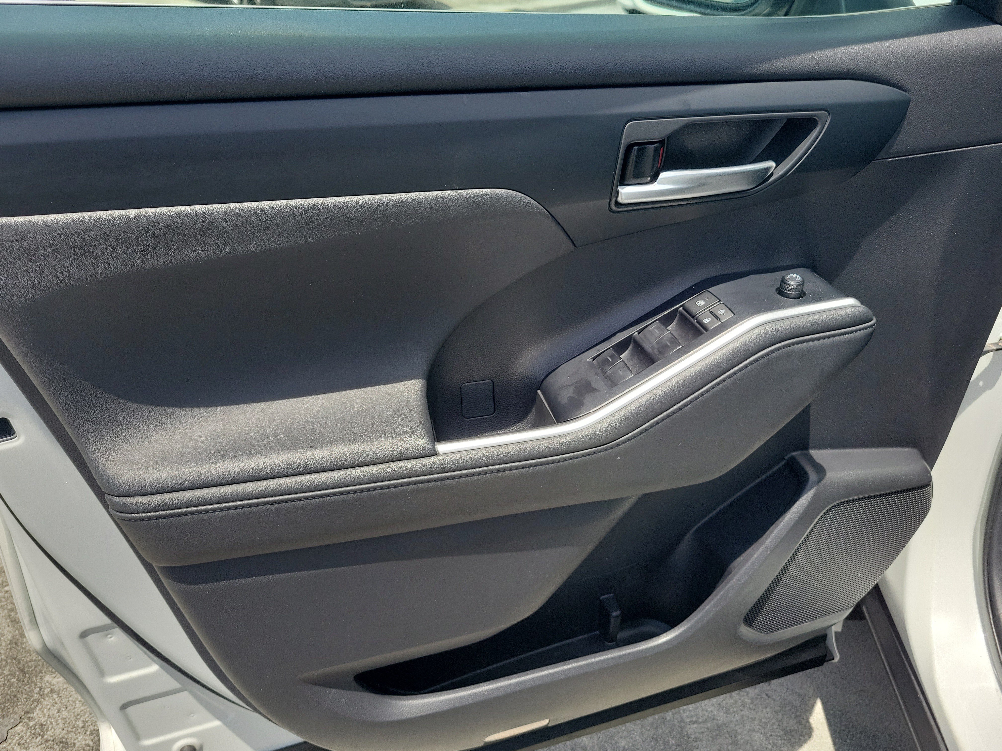 Used 2020 Billet Silver Metallic Clearcoat Jeep Altitude image 22