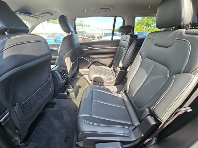 Used 2022  Jeep Limited image 28