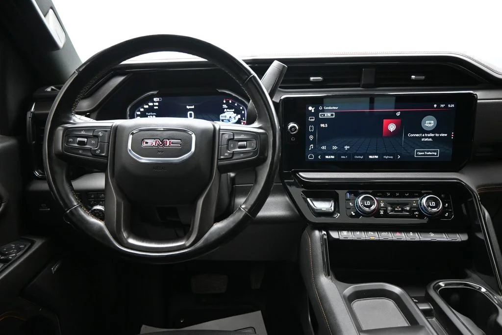 Used 2024  GMC AT4 image 16