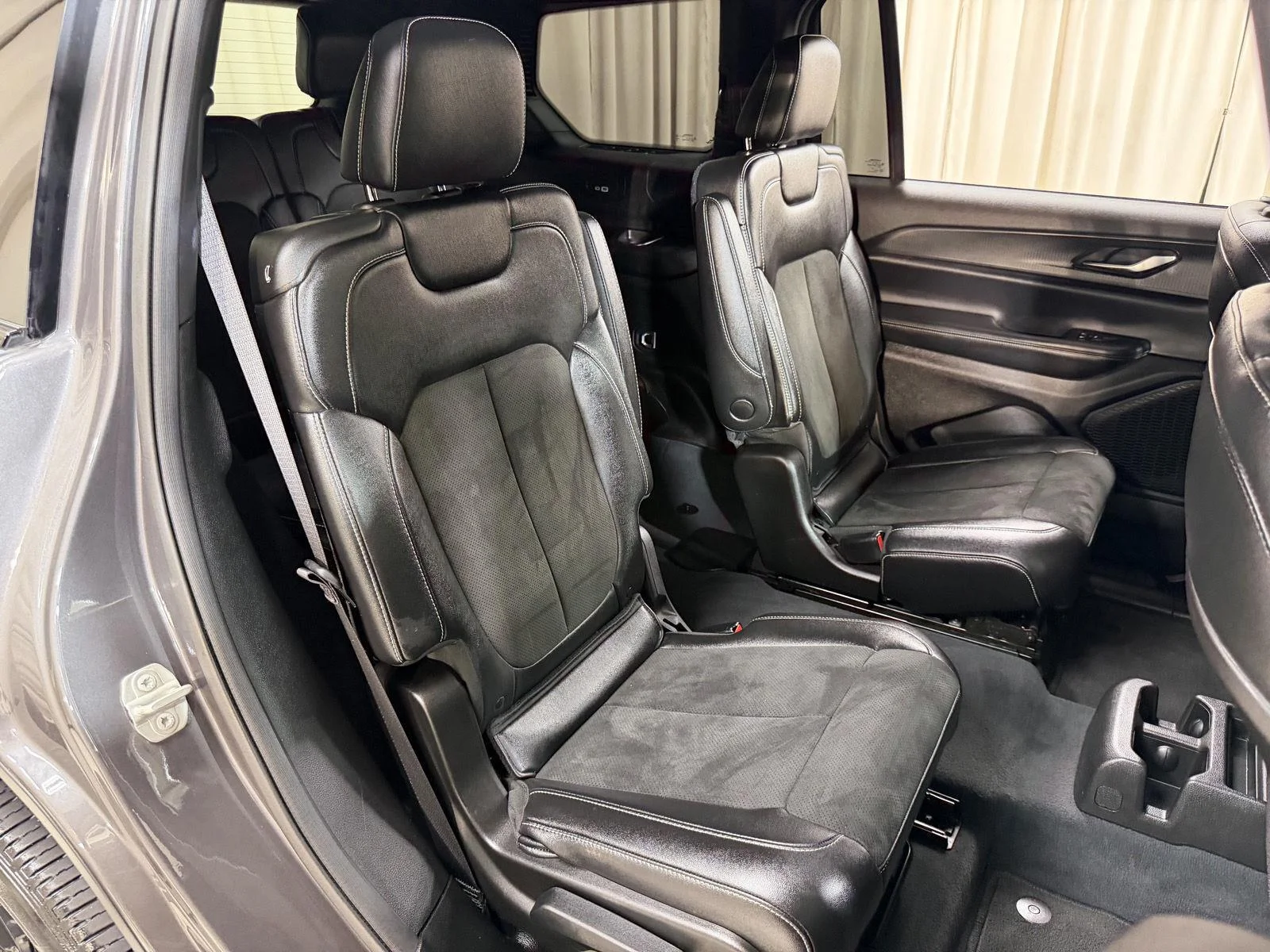 Used 2023 Baltic Gray Metallic Clearcoat Jeep Altitude image 40