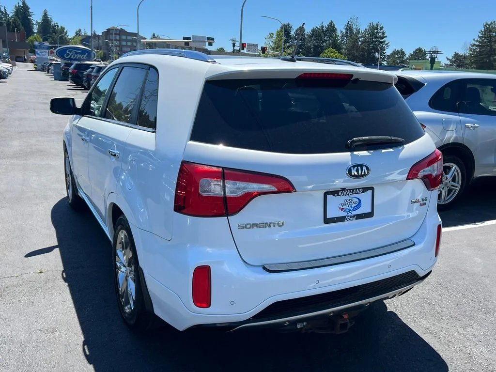 Used 2014 Snow White Pearl Kia Limited V6 image 9