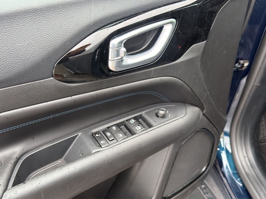 New 2026 Fathom Blue Pearl-Coat Exterior Paint Jeep Latitude image 12