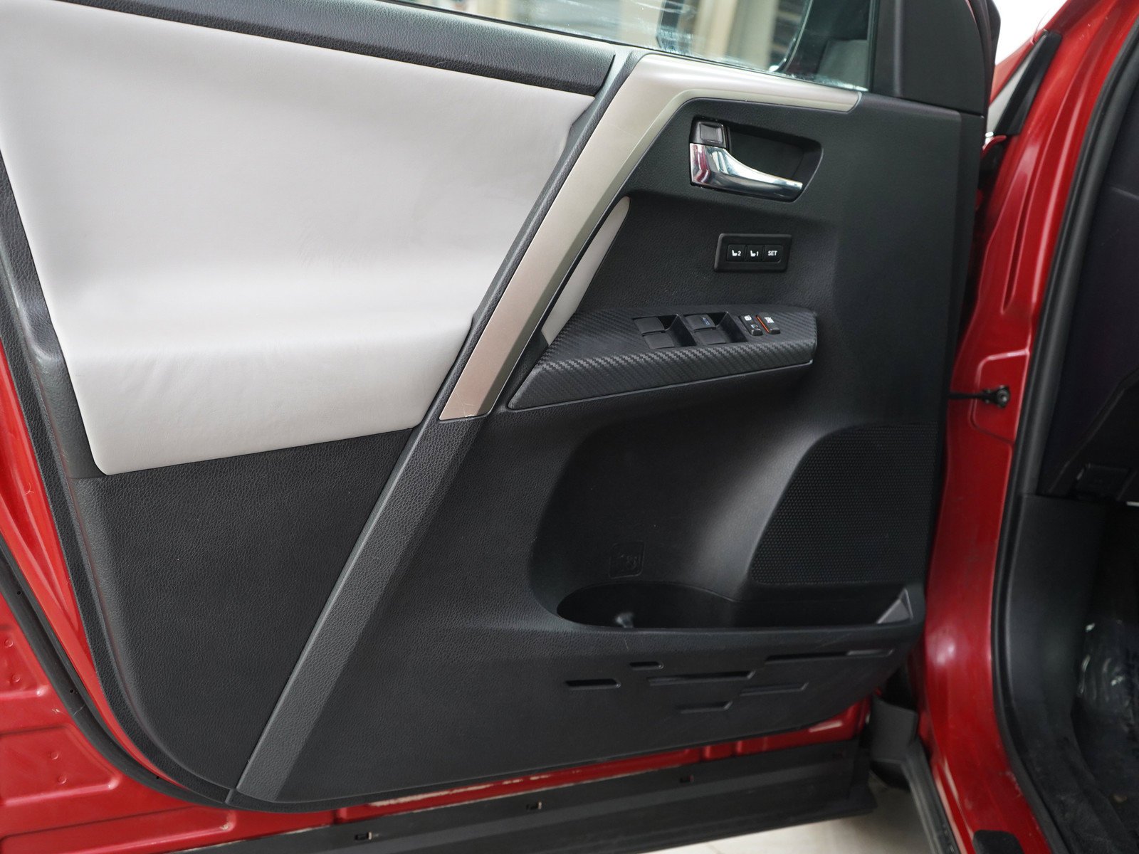 Used 2015 Barcelona Red Metallic Toyota Limited image 19