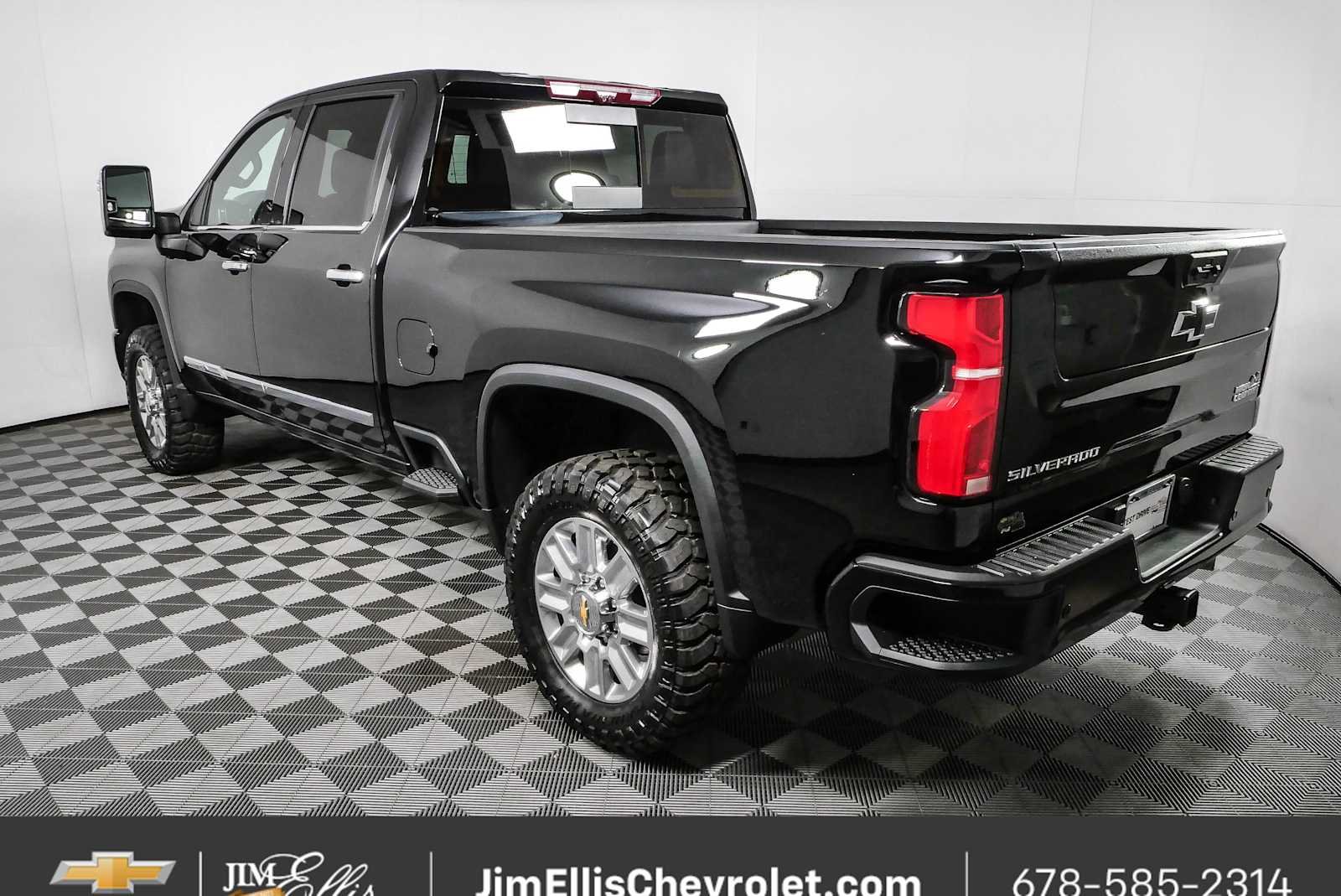 Used 2025 Black Chevrolet High Country image 29