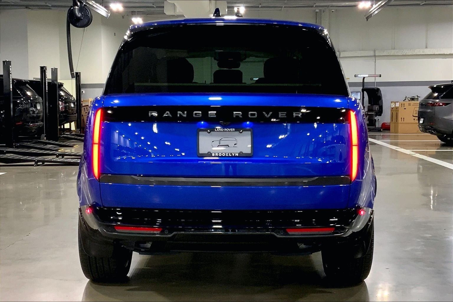 New 2026 Velocity Blue Land Rover SE image 4