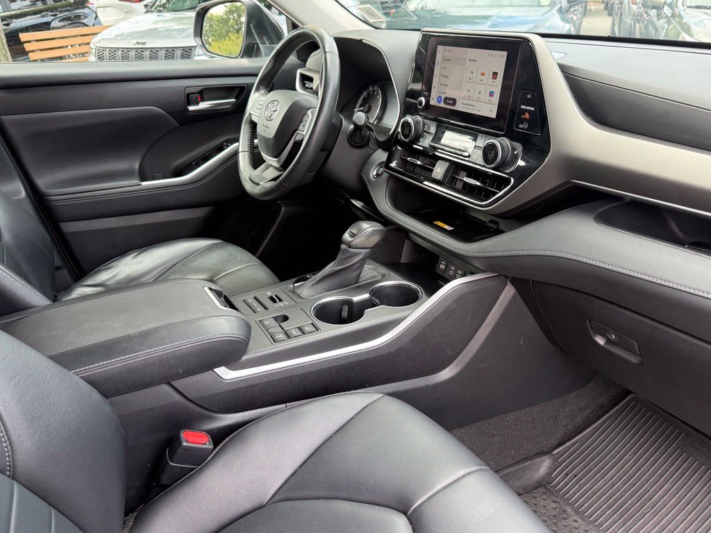 Used 2023 Black Toyota XLE image 27