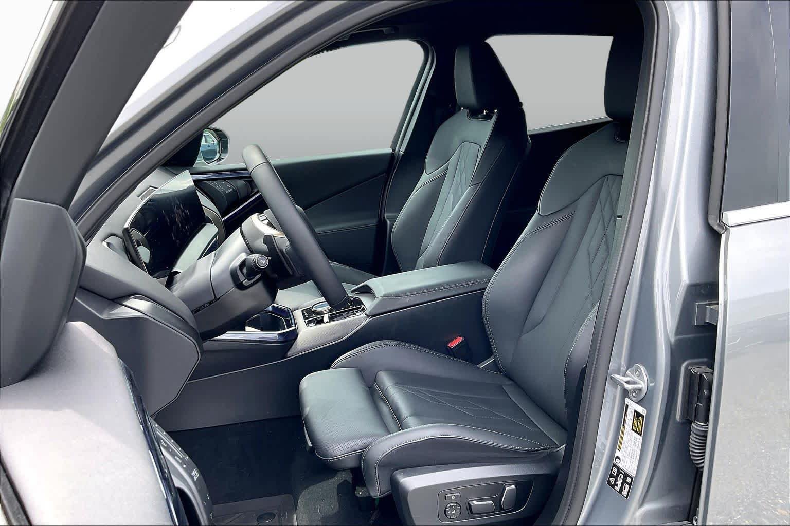 Used 2025 Skyscraper Gray Metallic BMW 30 xDrive image 7