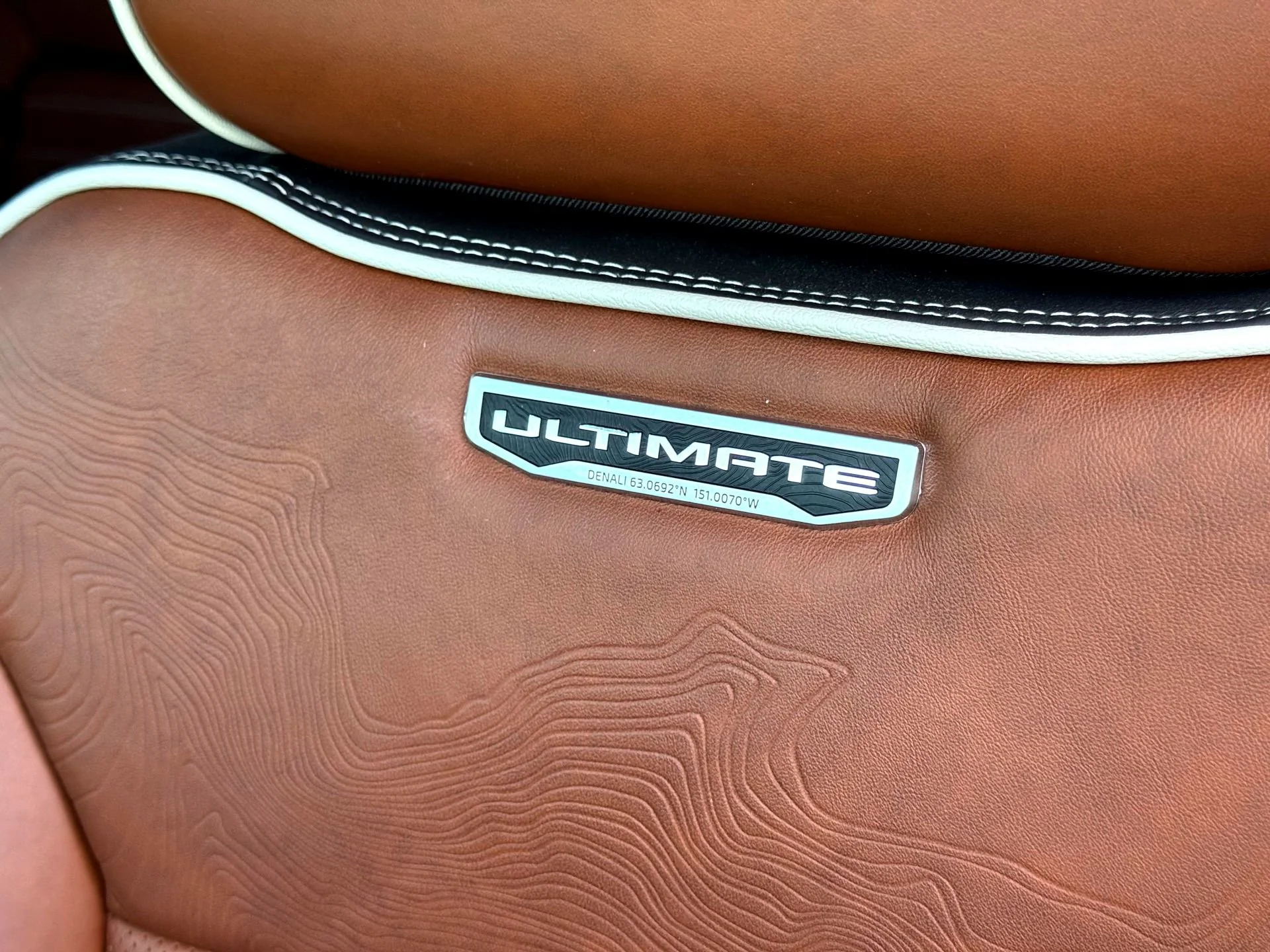 Used 2025 Downpour Metallic GMC Denali Ultimate image 15