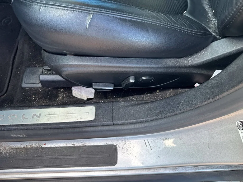 Used 2016 Silver Lincoln Base image 5