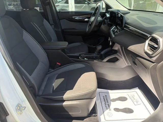 Used 2025 Summit White Chevrolet LT image 15