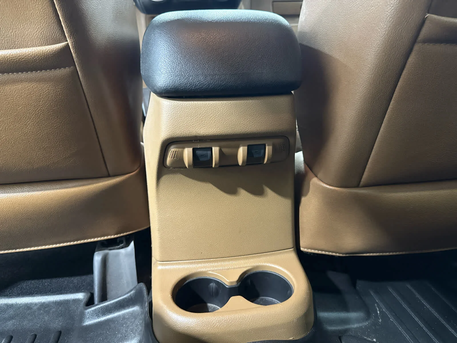 Used 2012 Tan Jeep Rubicon image 14