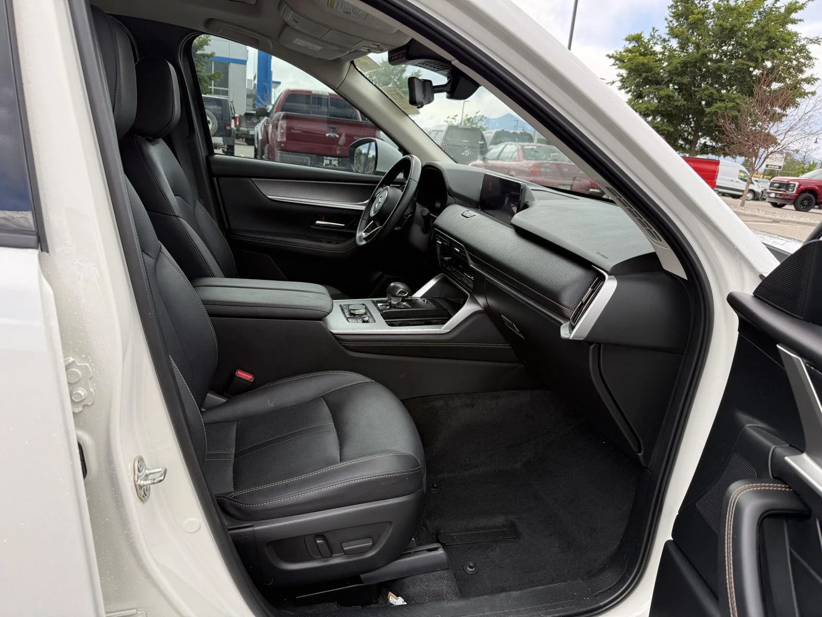 Used 2024 Rhodium White Premium Mazda Preferred image 9