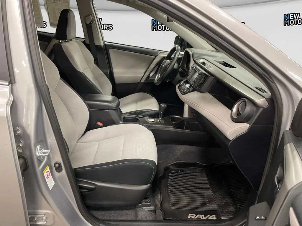 Used 2017 Silver Sky Toyota XLE image 15