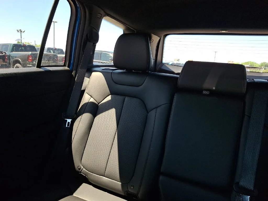 New 2026 Hydro Blue Pearl-Coat Exterior Paint Jeep Limited image 13