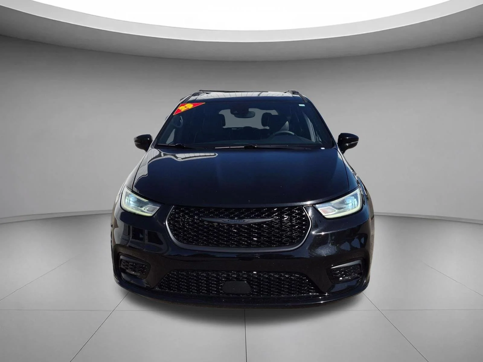 Used 2025 Diamond Black Crystal Pearlcoat Chrysler Limited image 8
