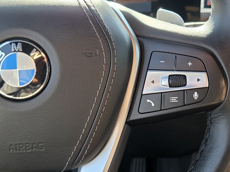 Used 2025 White BMW xDrive40i image 28