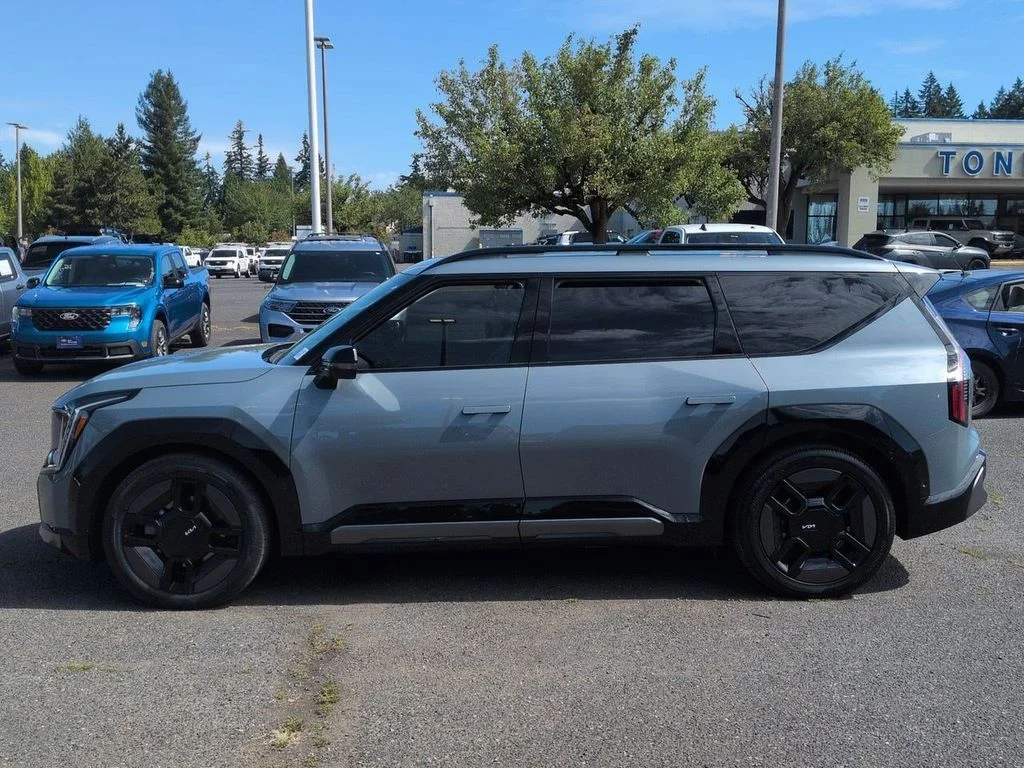 Used 2024 Kia EV9 GT-Line with VIN KNDAEFS53R6030928 for sale in Portland, OR