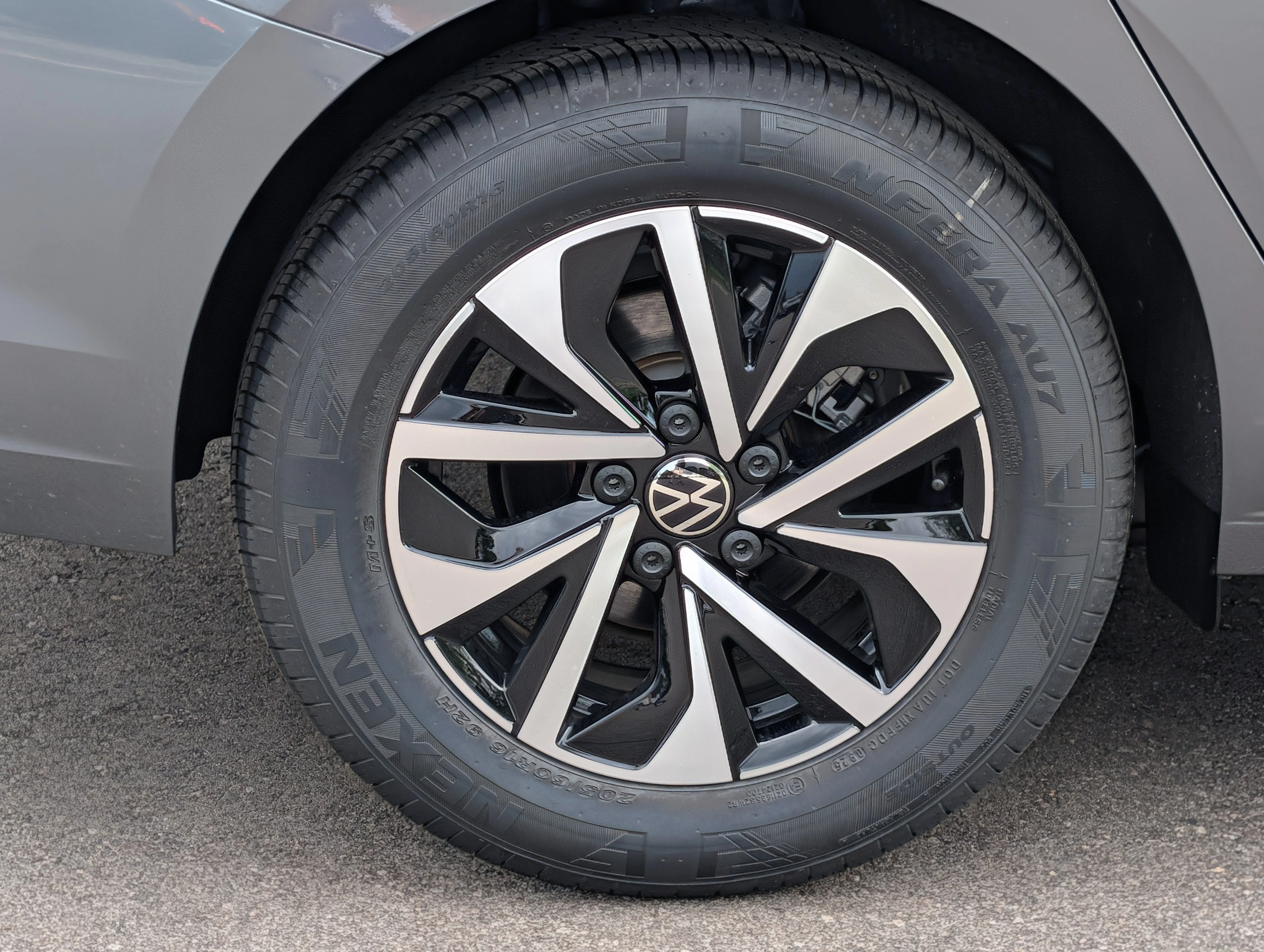 New 2026 Platinum Gray Metallic Volkswagen S image 5