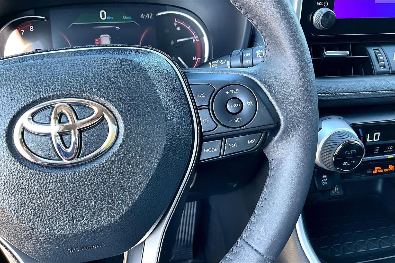Used 2023 Wind Chill Pearl Toyota XLE Premium image 25