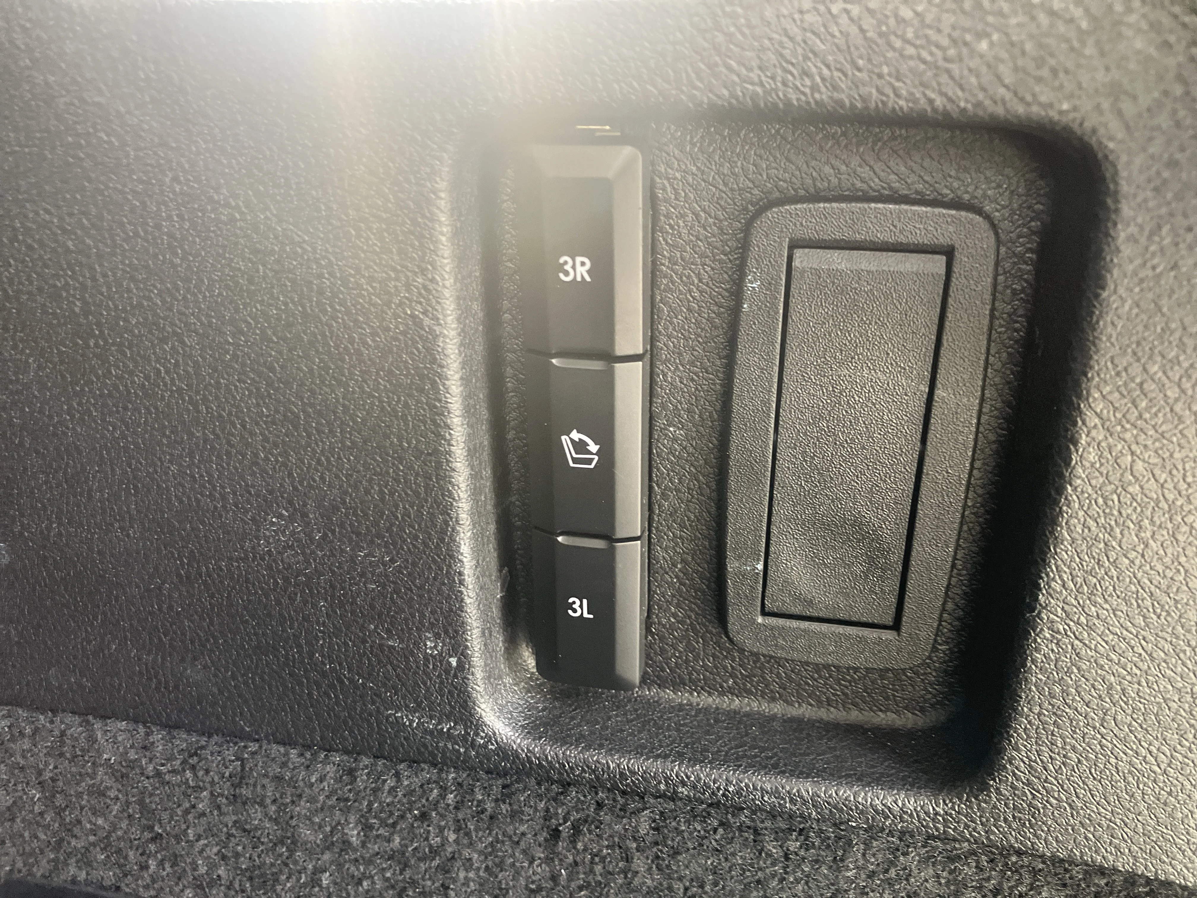 Used 2020 Radiance Metallic Lincoln Grand Touring image 15